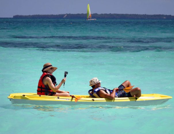 Zanzibar,tanzania,06,22,2021,:,A,Couple,Kayaking,In,The
